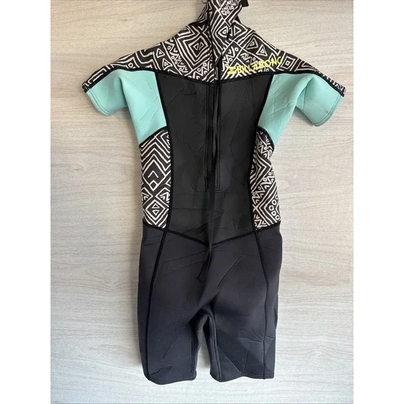 Billabong Synergy 2mm back zip spring shorty wetsuit in the Geo Diamond pattern - Picture 4 of 16